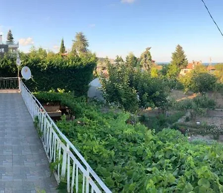 Apartment във артемида