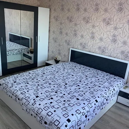 Apartment във артемида *