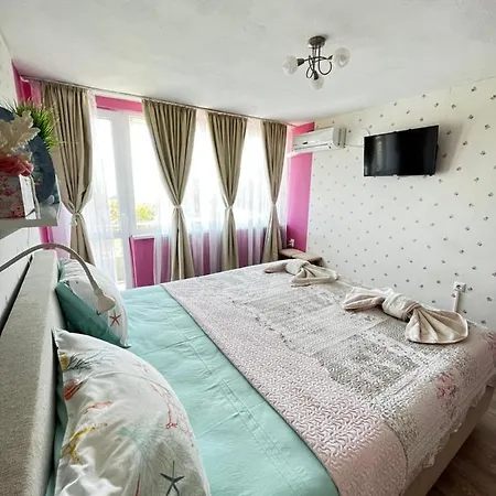 Apartment във артемида *