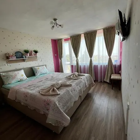 Apartment във артемида *