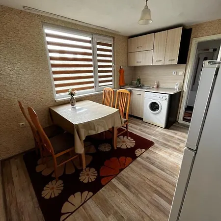 Apartment във артемида