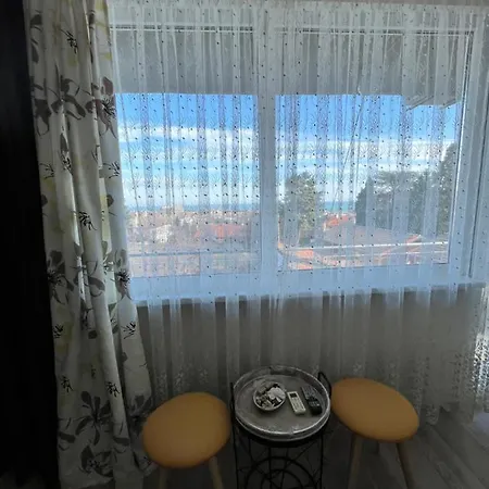Apartment във артемида *