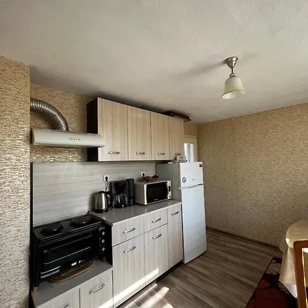 Apartment във артемида