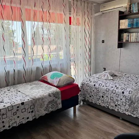 Apartment във артемида