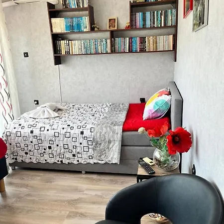 Apartment във артемида