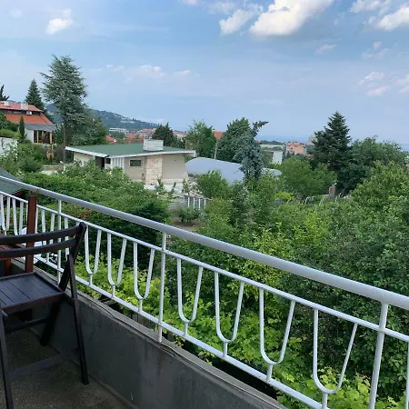 във артемида Apartment
